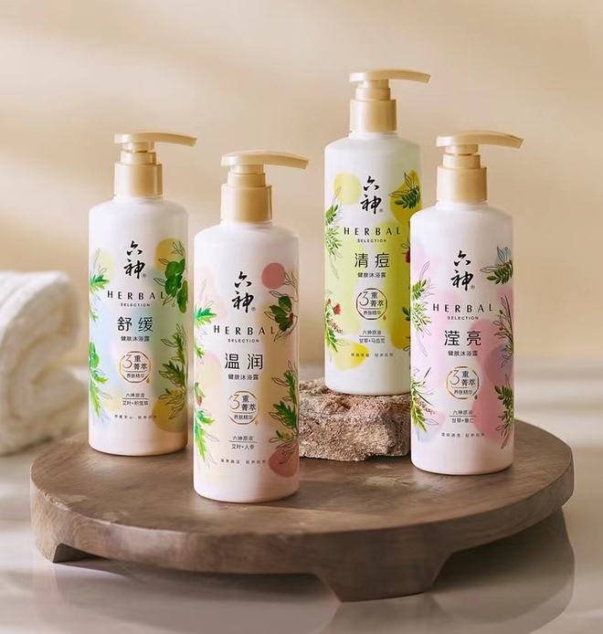 爷青回!六神换包装了?这设计真“考古”! 爷青回!六神换包装了?这设计真“考古”!